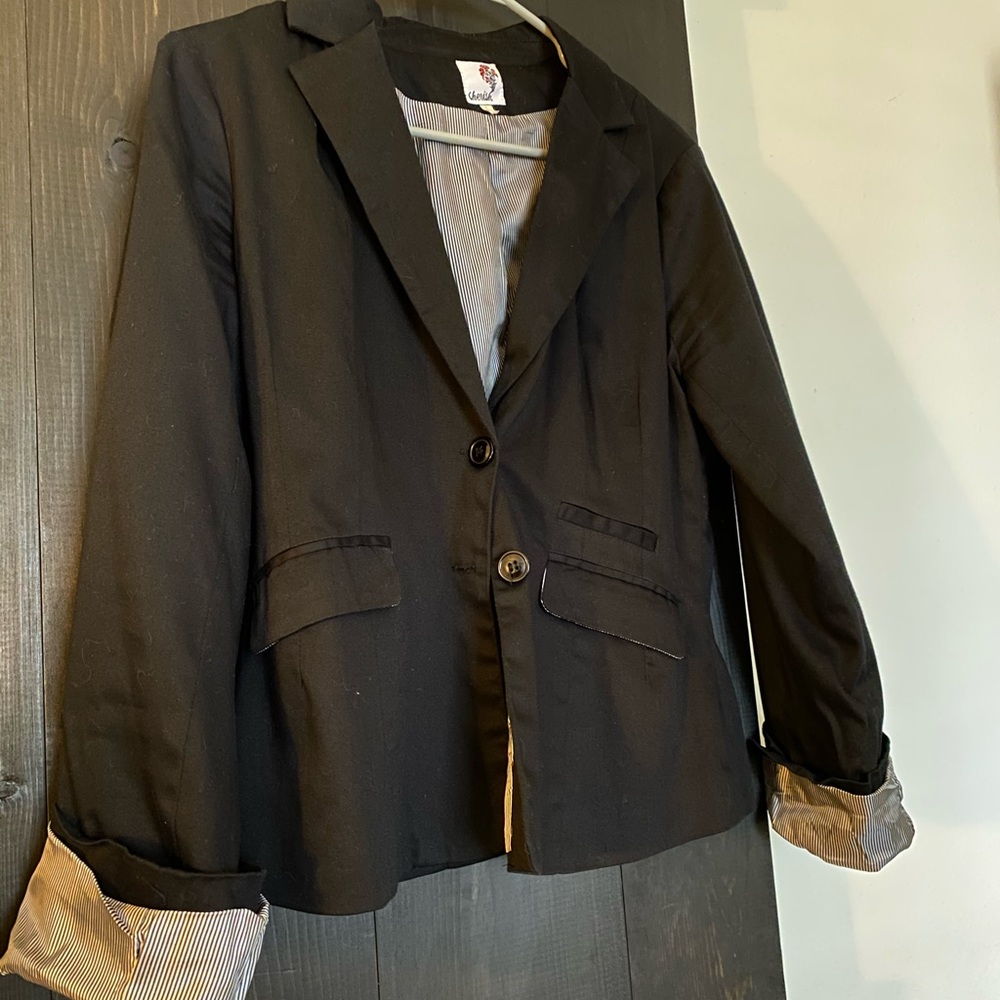 Women’s blazer black with pin stripe lining